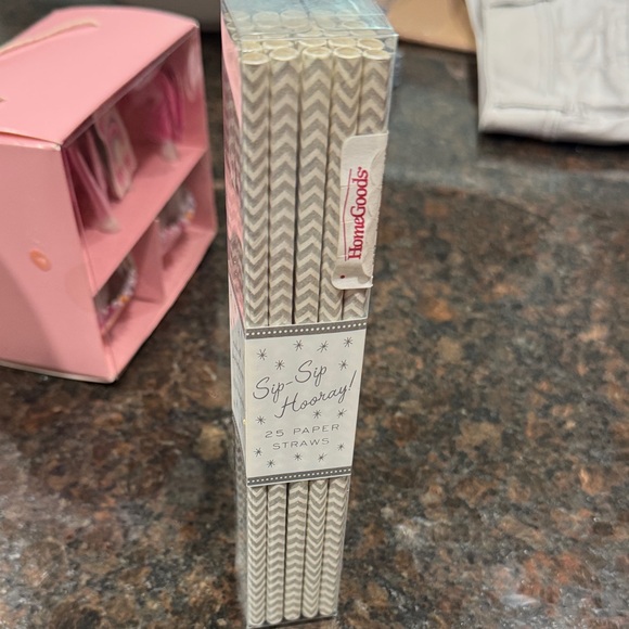 Cupcake Deco-Set - Festive Red and Green-Paper Straws- Paper Baking Cups - Picture 4 of 7